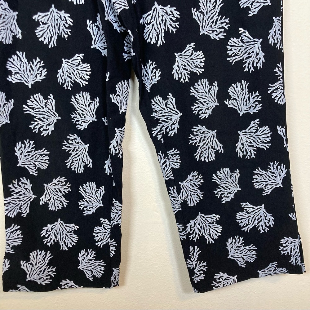 Lulu-B Black White Coral Print Capri Pants Womens Size 6 Stretch Coastal - Picture 3 of 8